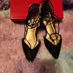 Guess Lakynn lace up flats size 9